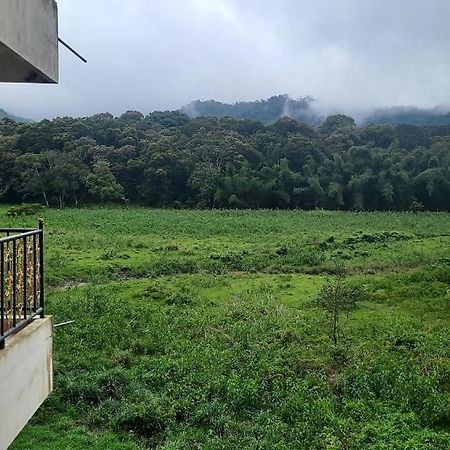 Jungle Palace Homestay Thekkady Bagian luar foto