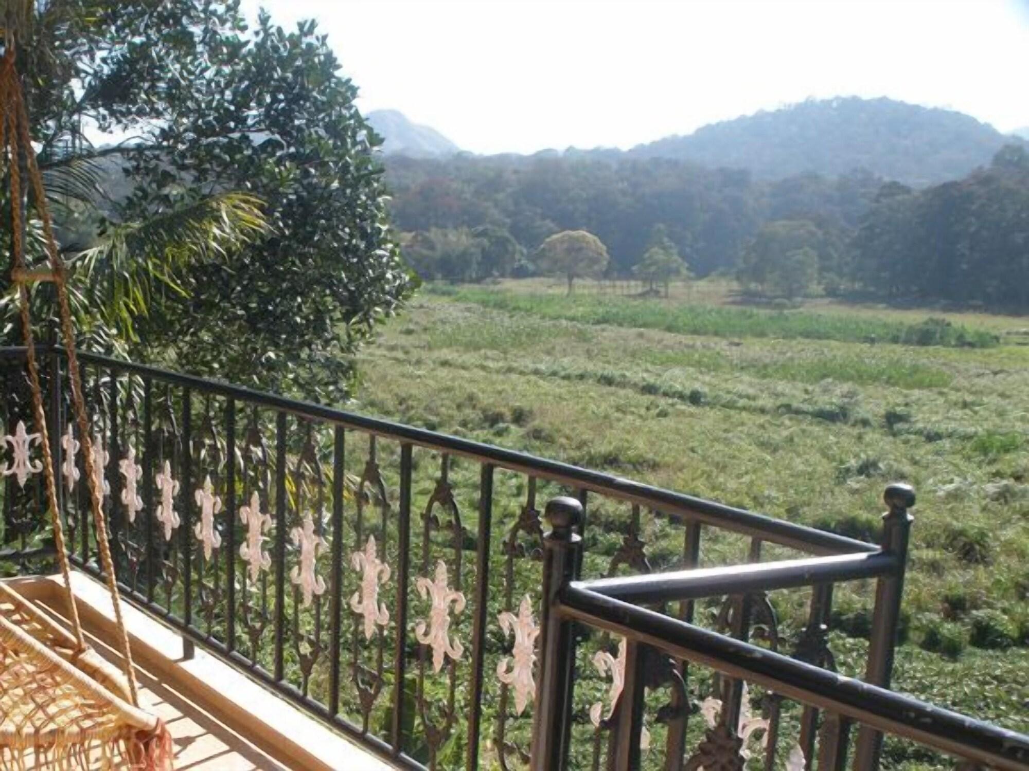 Jungle Palace Homestay Thekkady Bagian luar foto
