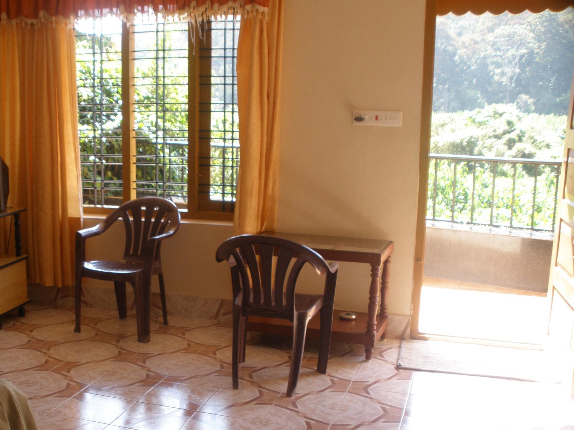 Jungle Palace Homestay Thekkady Bagian luar foto