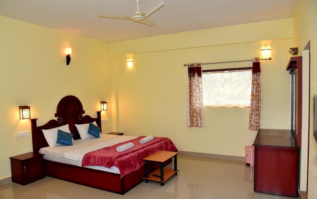 Jungle Palace Homestay Thekkady Ruang foto