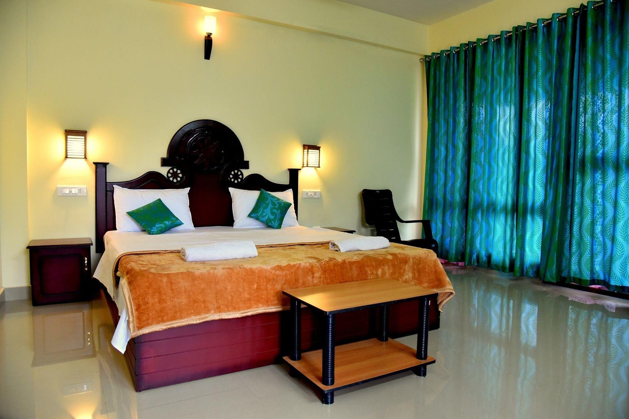 Jungle Palace Homestay Thekkady Bagian luar foto