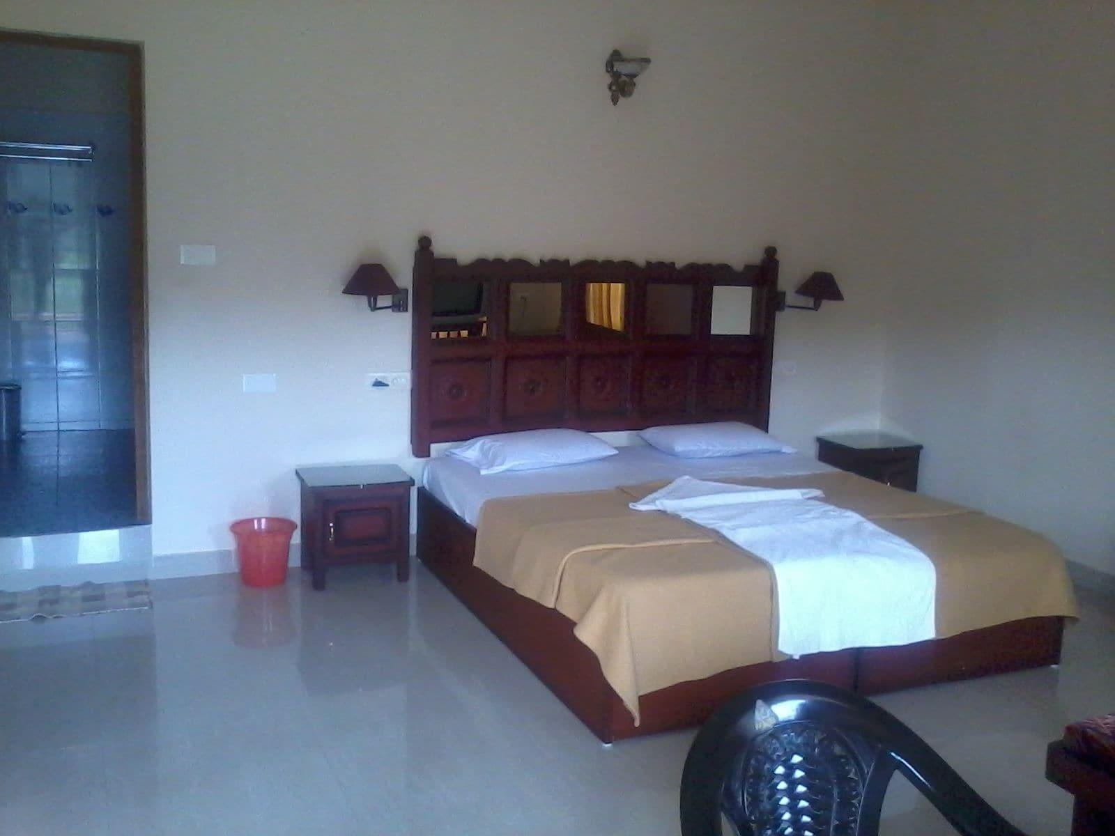 Jungle Palace Homestay Thekkady Bagian luar foto