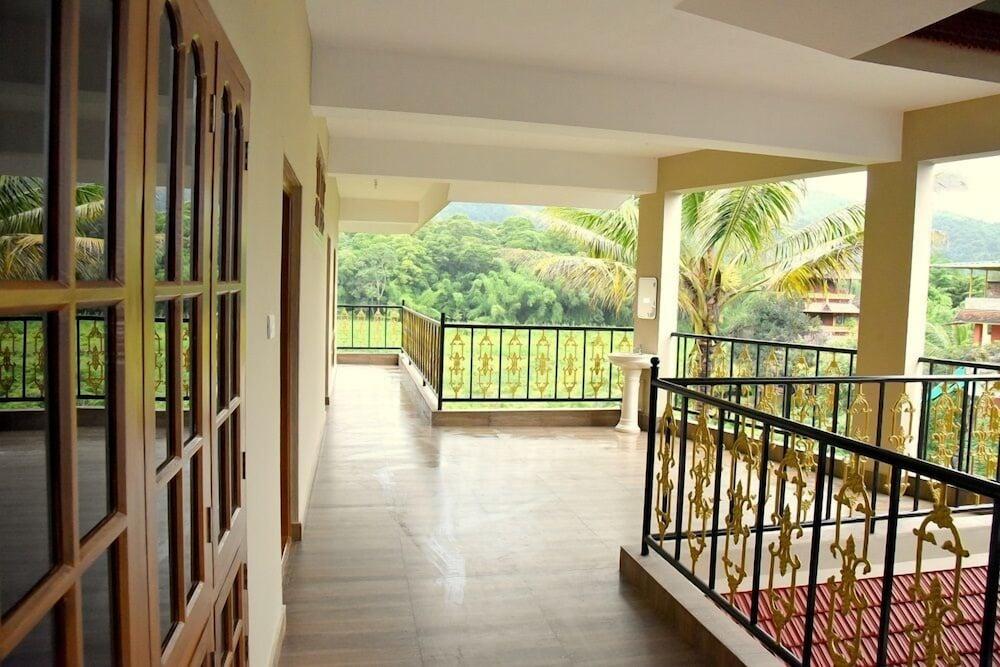 Jungle Palace Homestay Thekkady Bagian luar foto