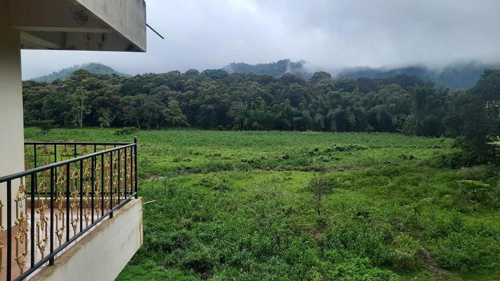 Jungle Palace Homestay Thekkady Bagian luar foto