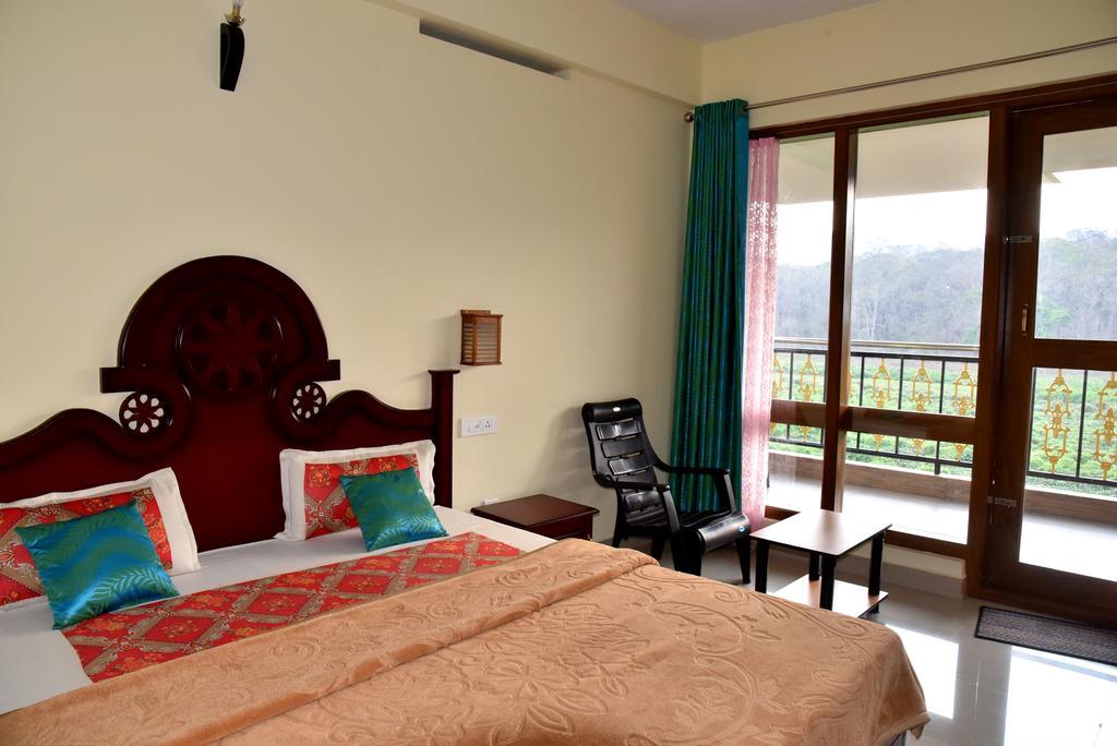 Jungle Palace Homestay Thekkady Bagian luar foto