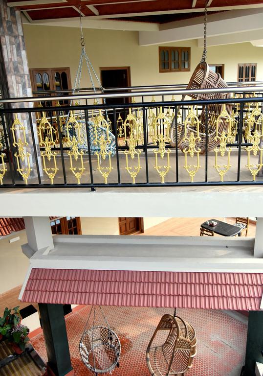 Jungle Palace Homestay Thekkady Bagian luar foto