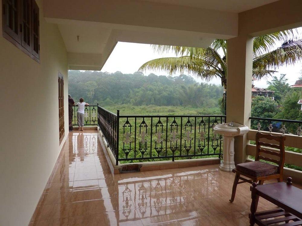 Jungle Palace Homestay Thekkady Bagian luar foto
