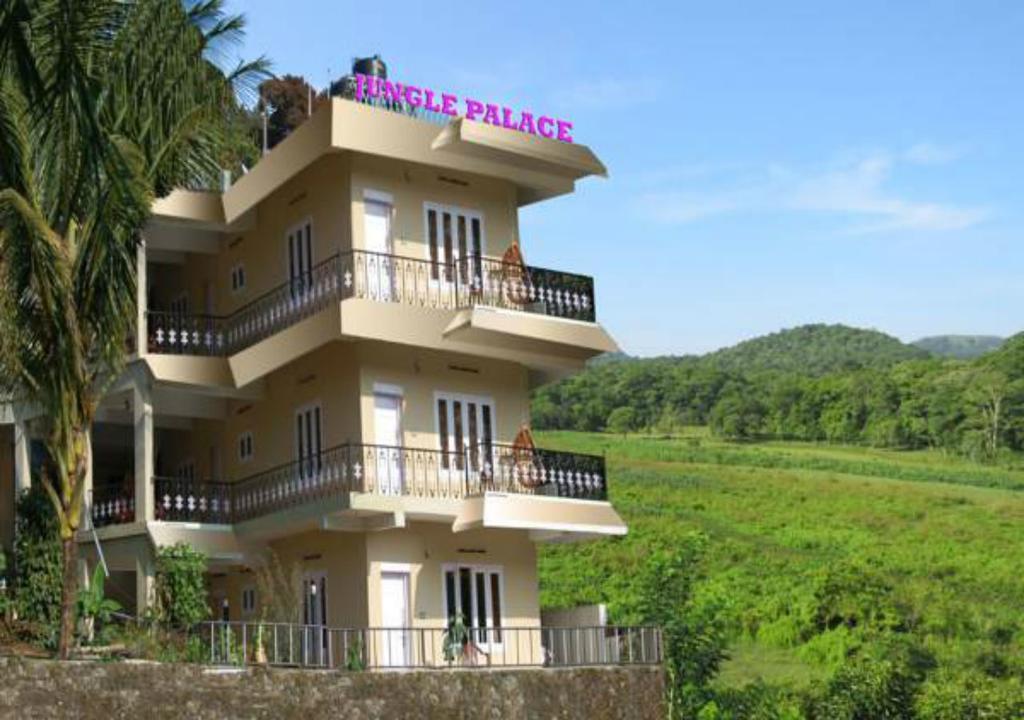 Jungle Palace Homestay Thekkady Bagian luar foto