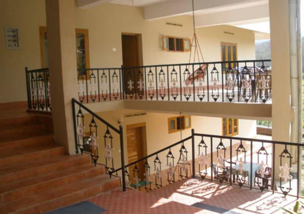 Jungle Palace Homestay Thekkady Bagian luar foto