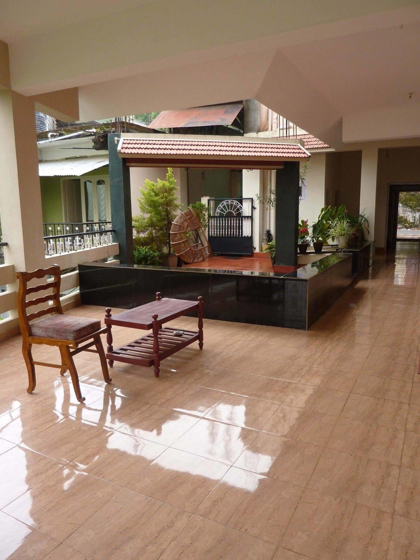 Jungle Palace Homestay Thekkady Bagian luar foto
