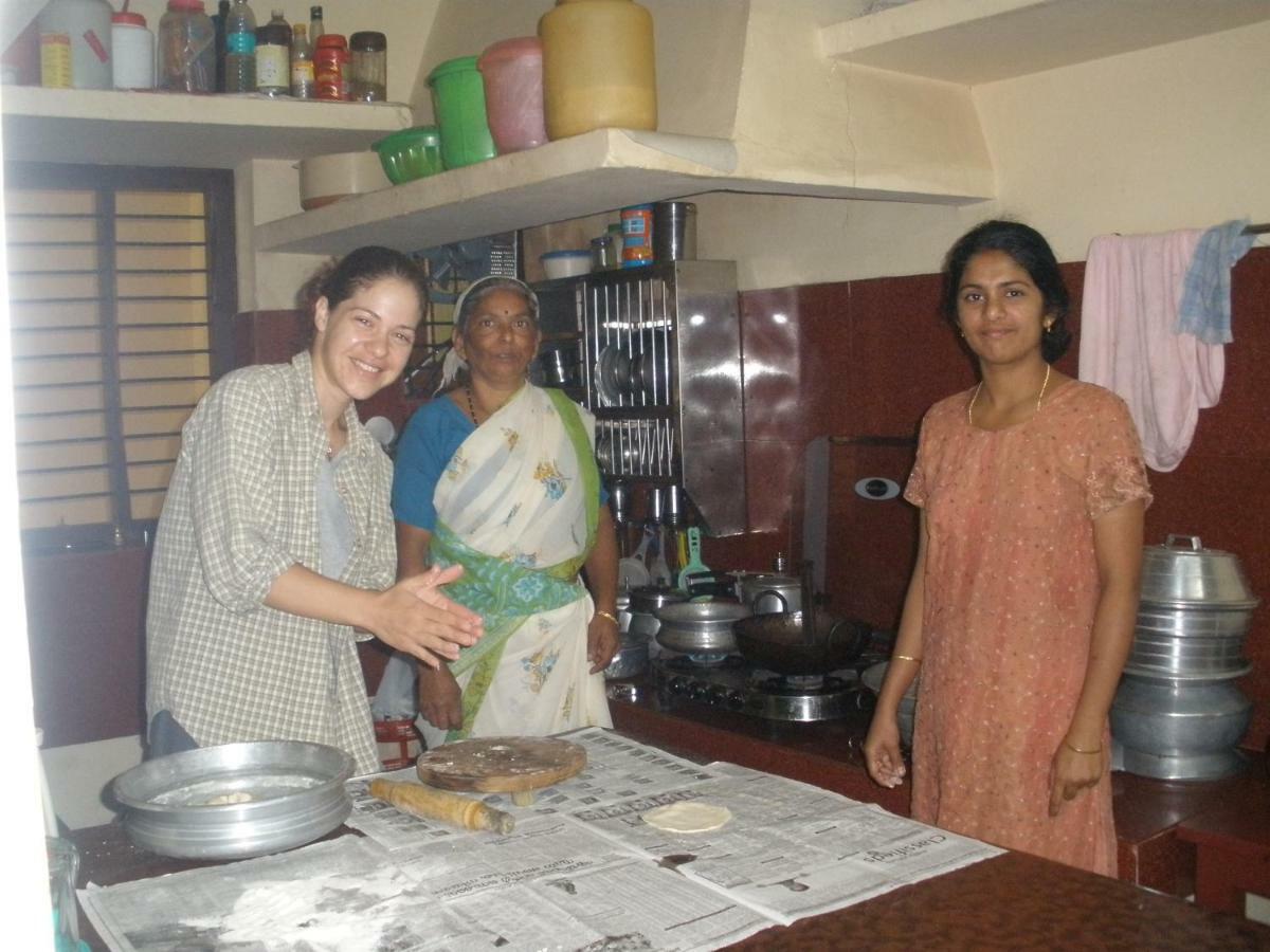 Jungle Palace Homestay Thekkady Bagian luar foto