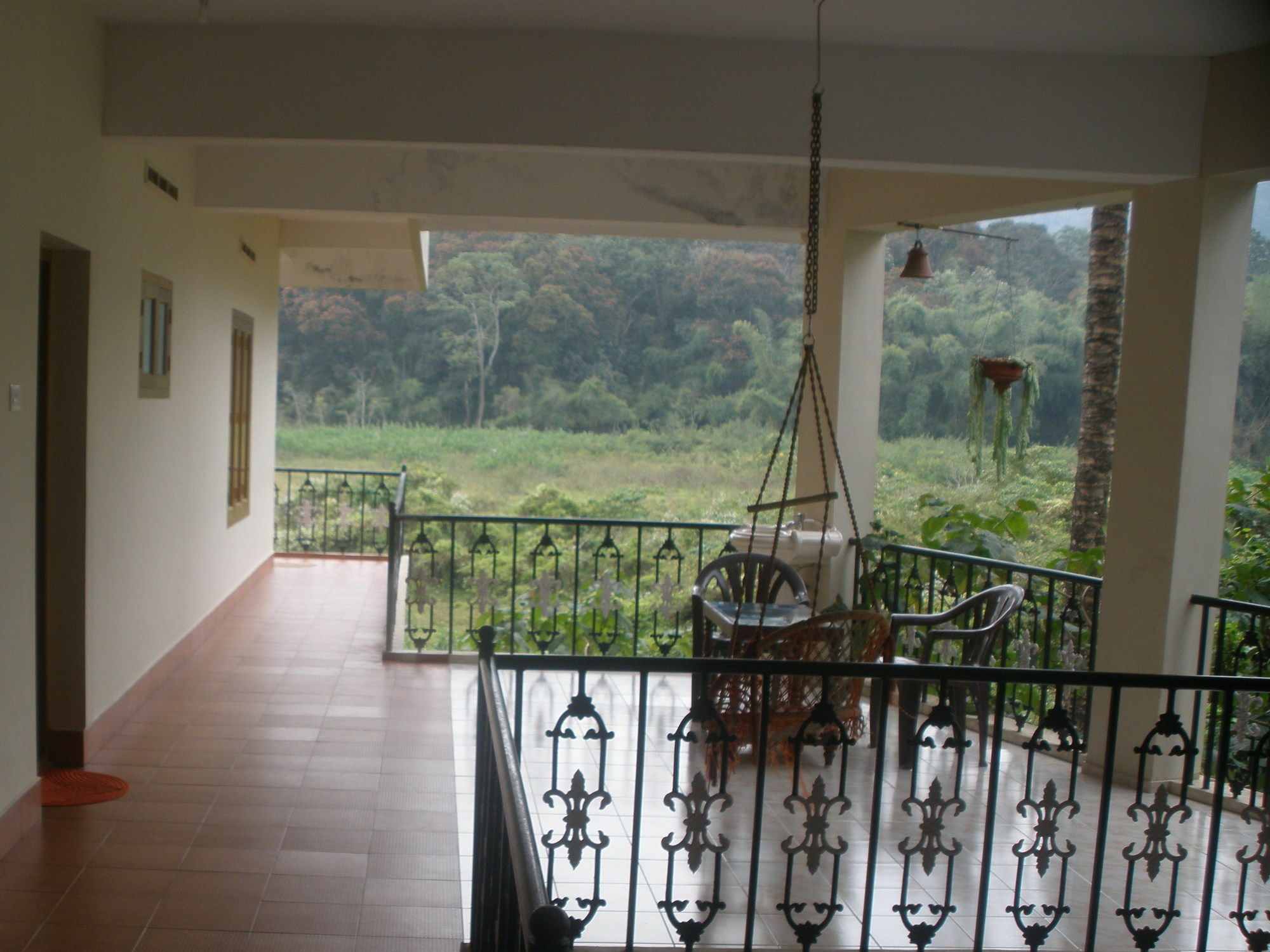 Jungle Palace Homestay Thekkady Bagian luar foto